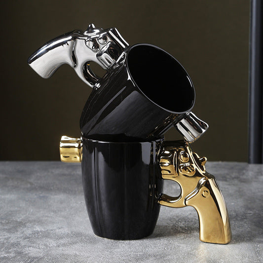 Design-Tasse mit ultra-originalem Pistolenhenkel 